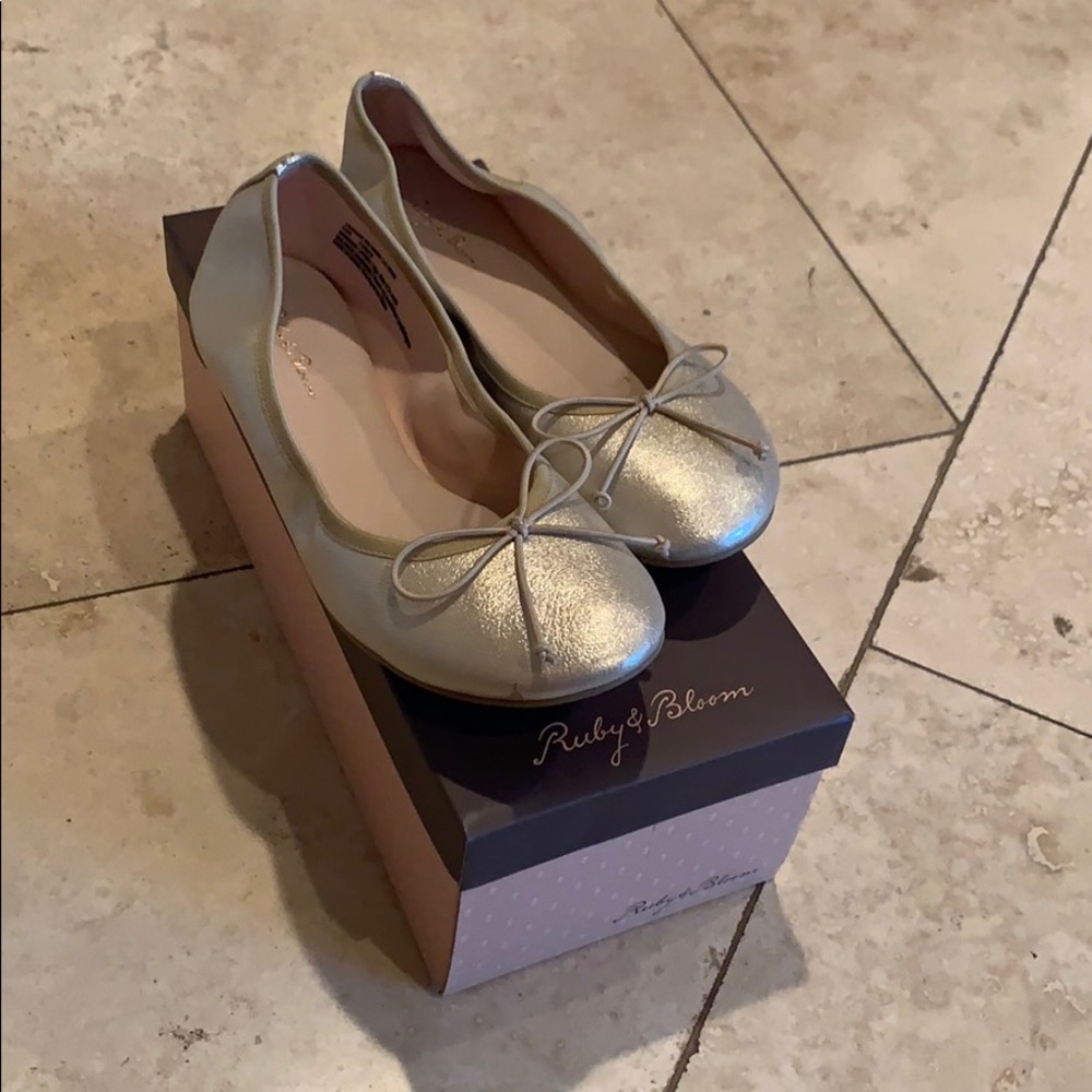 Girls slip on silver sparkle ruby and bloom